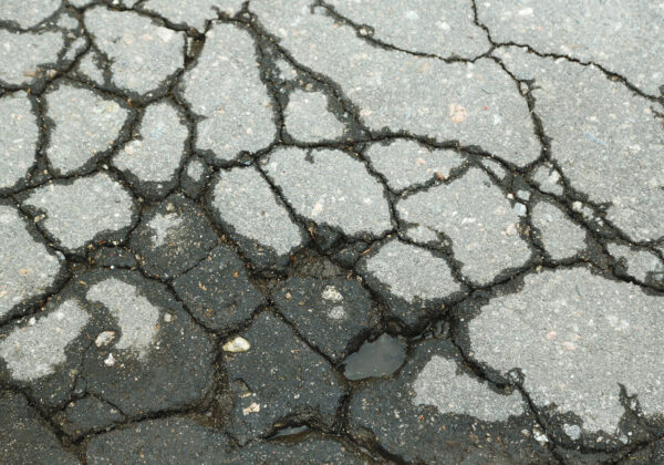 5 Reasons to Seal Cracks in Your Asphalt Driveway In San Diego